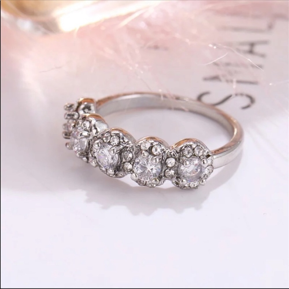 NWT Luxury Silver Wedding ring - Picture 4 of 6